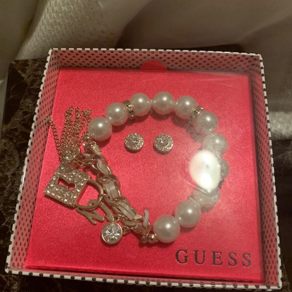 Guess Bundle - Picture 2 of 2